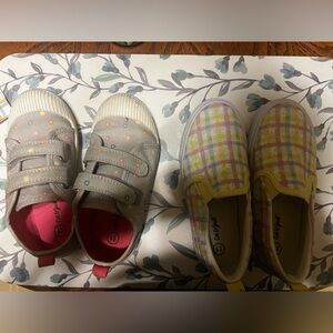 2 pairs kids shoes
